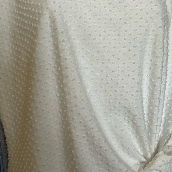 W5 White Cap Sleeve Top With Swiss Dot Material Gathers on the Side Women's XL - Picture 5 of 5